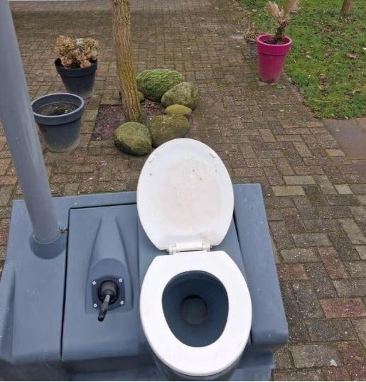 Mobiel toilet met handpomp en beluchting, Doe-het-zelf en Verbouw, Sanitair, Ophalen, Gebruikt, Toilet