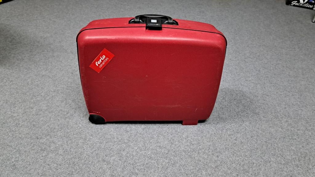Rode Delsey harde koffer, Wieltjes, Gebruikt, Hard kunststof, Ophalen of Verzenden