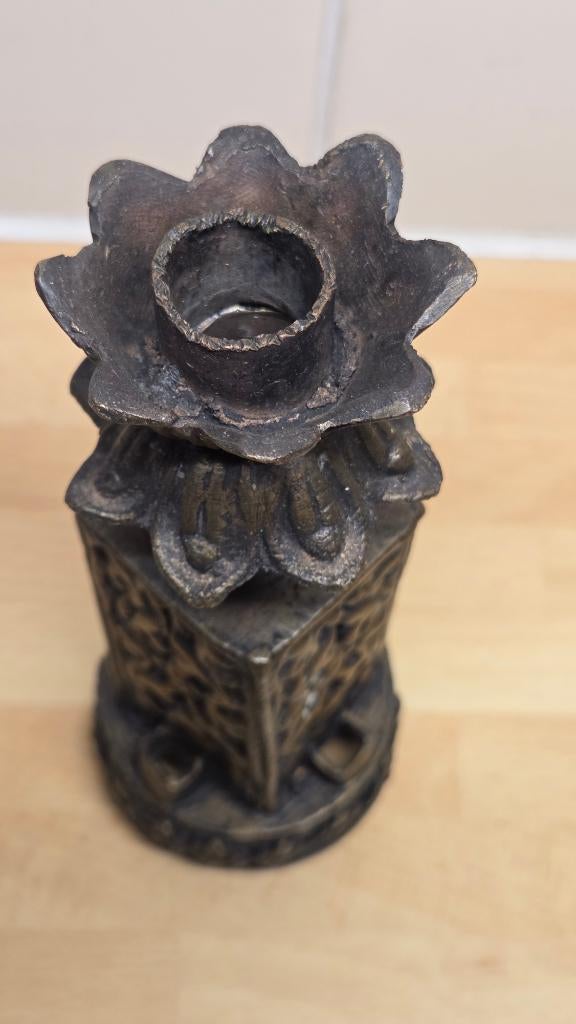 Antieke bronzen kandelaar uit India? kaarsenstandaard, Ophalen of Verzenden, Koper of Brons