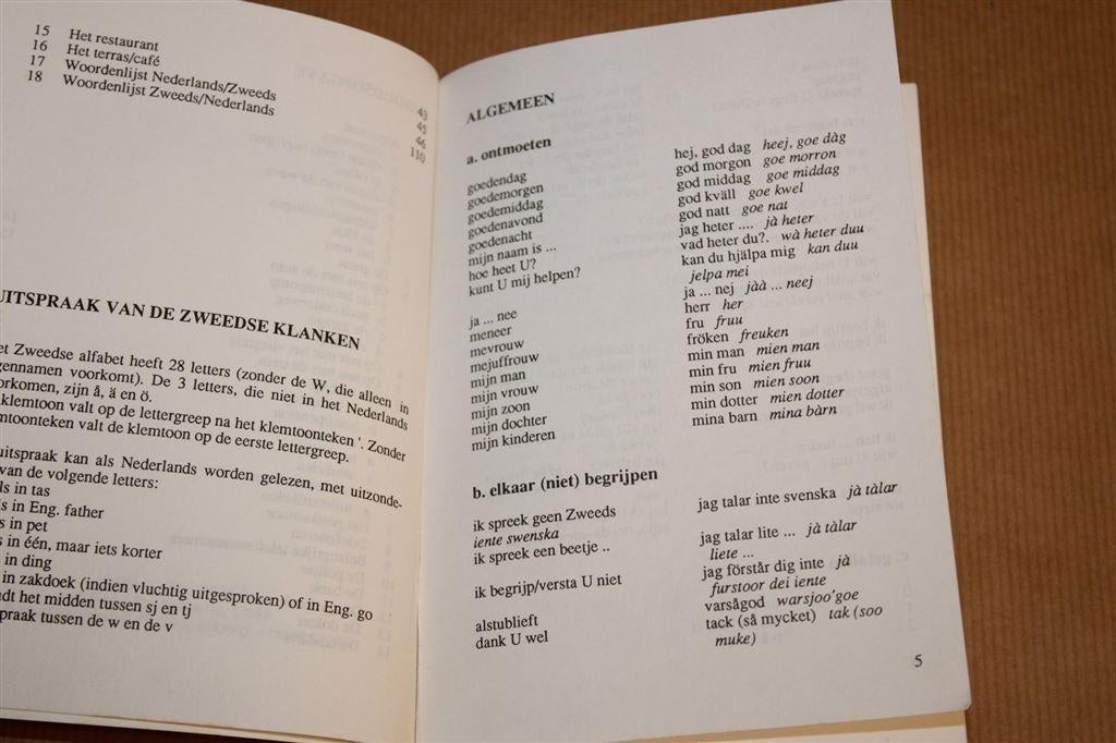 Zweeds — Rebo Op Reis Taalgids Conversatiegids, Boeken, Europa, Ophalen of Verzenden, Reisgids of -boek, Gelezen