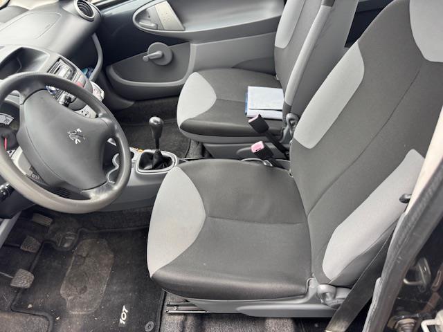 Peugeot 107 1.0-12V XR, '10, apk 10-'26 in een keurige staat, Voorwielaandrijving, Stof, Gebruikt, Zwart