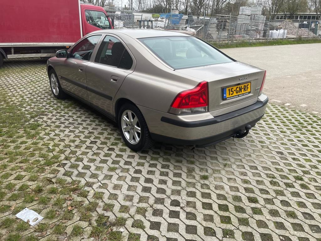 Volvo S60 2.4 140PK AUT 2001 Beige, Auto's, Volvo, S60, 2435 cc, Particulier, Sedan