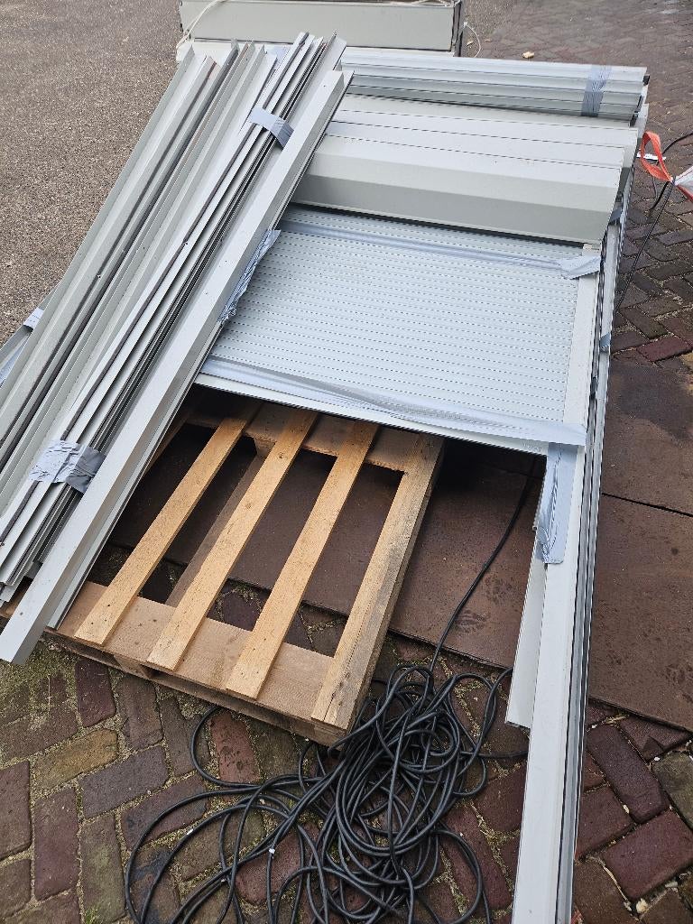 Partij elektrische rolluiken rolluik shutter ( 044 ), Doe-het-zelf en Verbouw, Rolluiken, Ophalen, Gebruikt, 200 cm of meer, Wit
