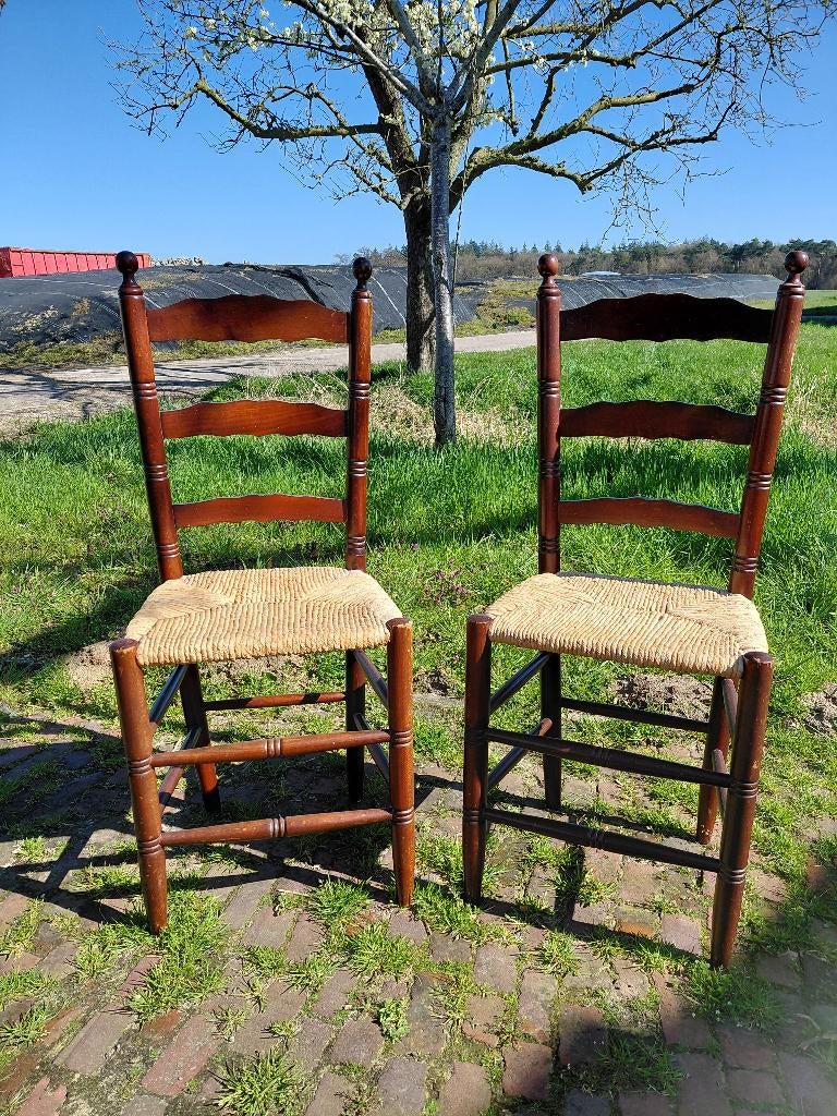 Stoeltjes, rieten zitting, Ophalen