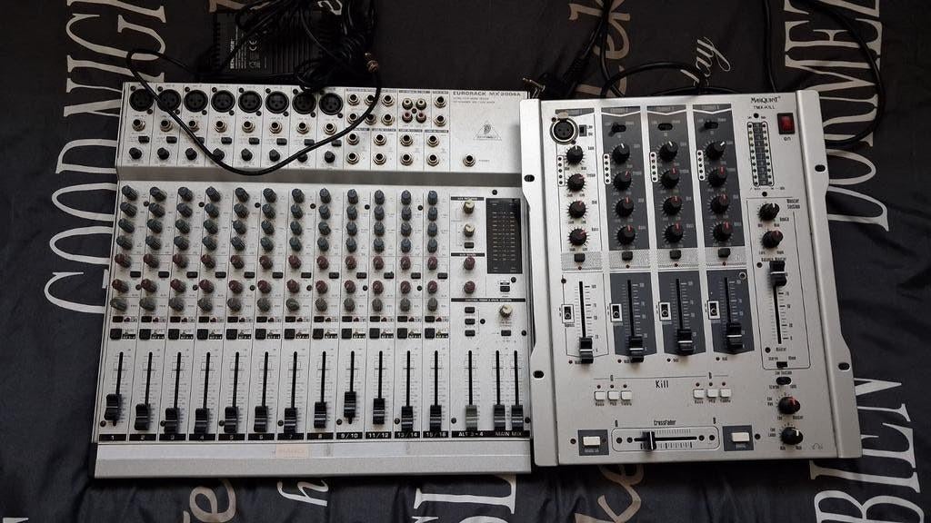 Behringer Mengpanelen - Eurorack MX2004A & VMX100, Ophalen of Verzenden, Gebruikt, 20 kanalen of meer, Microfooningang
