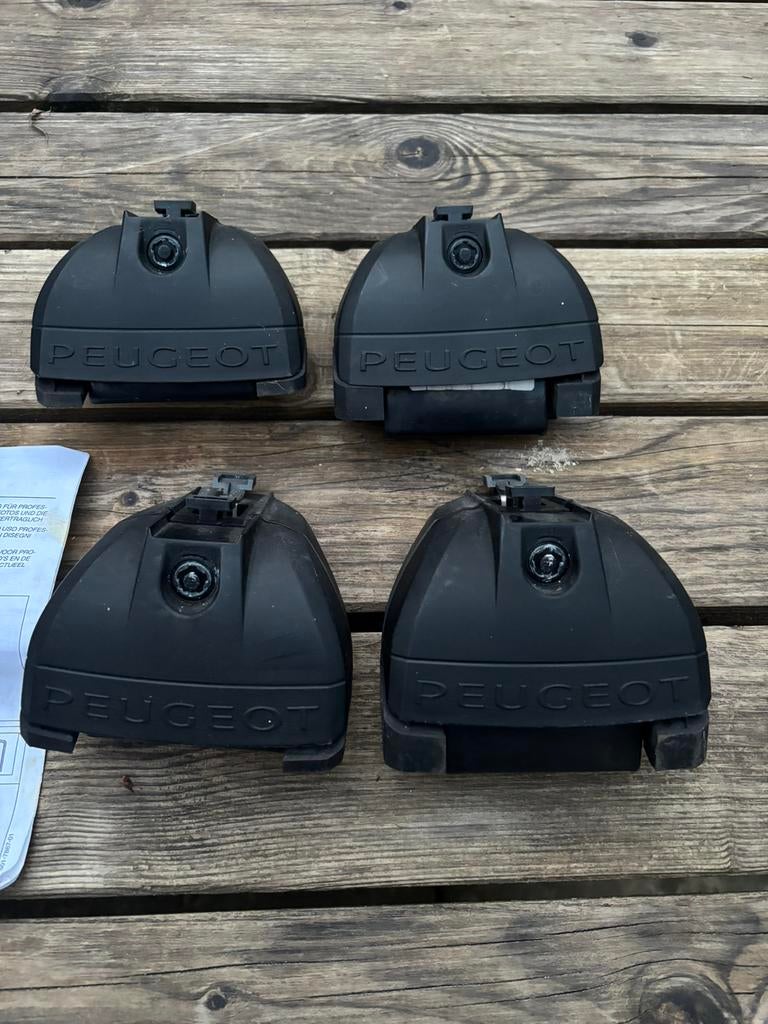 Thule 753 voetjes Footpack Peugeot 308, Auto diversen, Dakdragers, Ophalen of Verzenden, Zo goed als nieuw