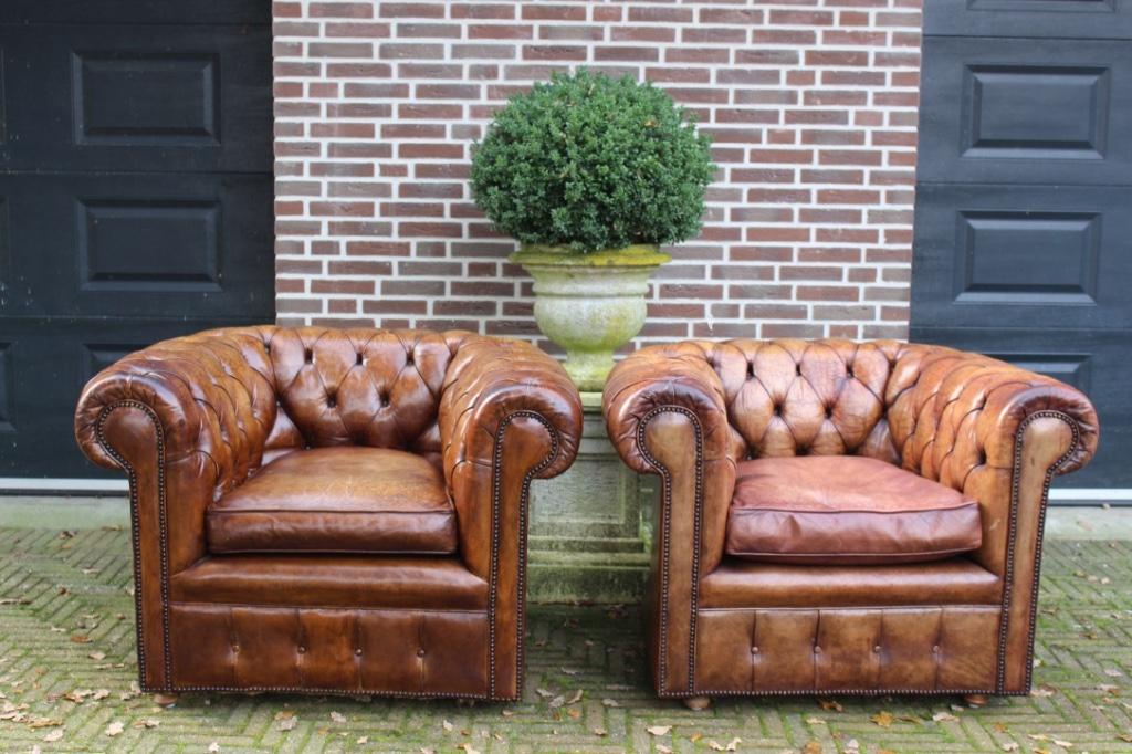 set van 2 origineel Engelse Chesterfield fauteuils, Huis en Inrichting, Fauteuils, Ophalen, Gebruikt, Minder dan 75 cm, Leer