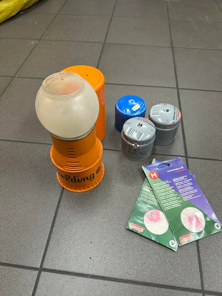 Campinglamp met gaspatronen en gloeikousjes, Ophalen of Verzenden, Gebruikt