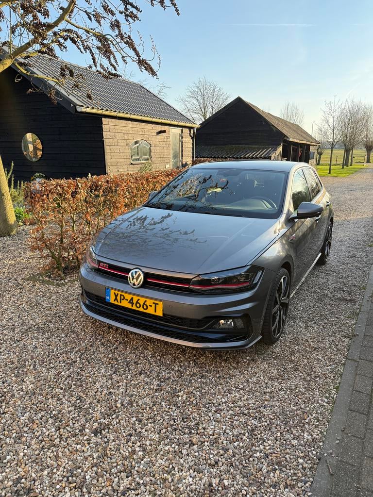 Volkswagen Polo 2.0 TSI 200pk 6-DSG 2019 Grijs, Auto's, Metallic lak, Stof, Zwart, 4 cilinders