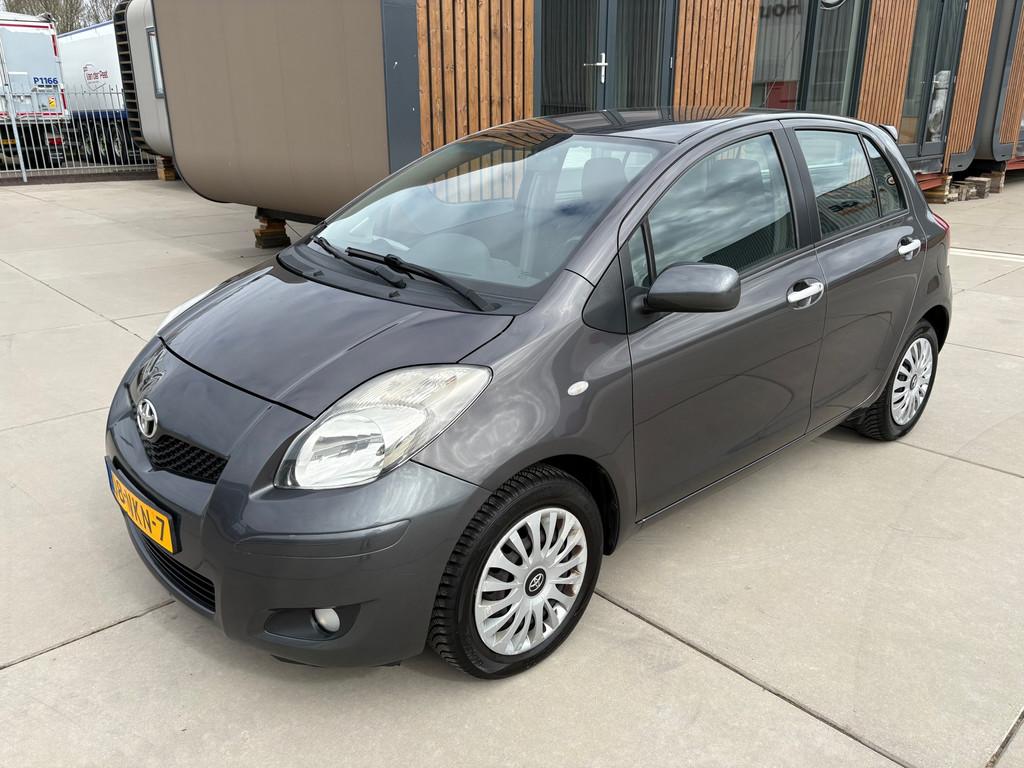 Toyota Yaris 1.3 VVTi Aspiration Automaat Airco Trekhaak Aux, Euro 5, 4 cilinders, Met garantie (alle), Bedrijf