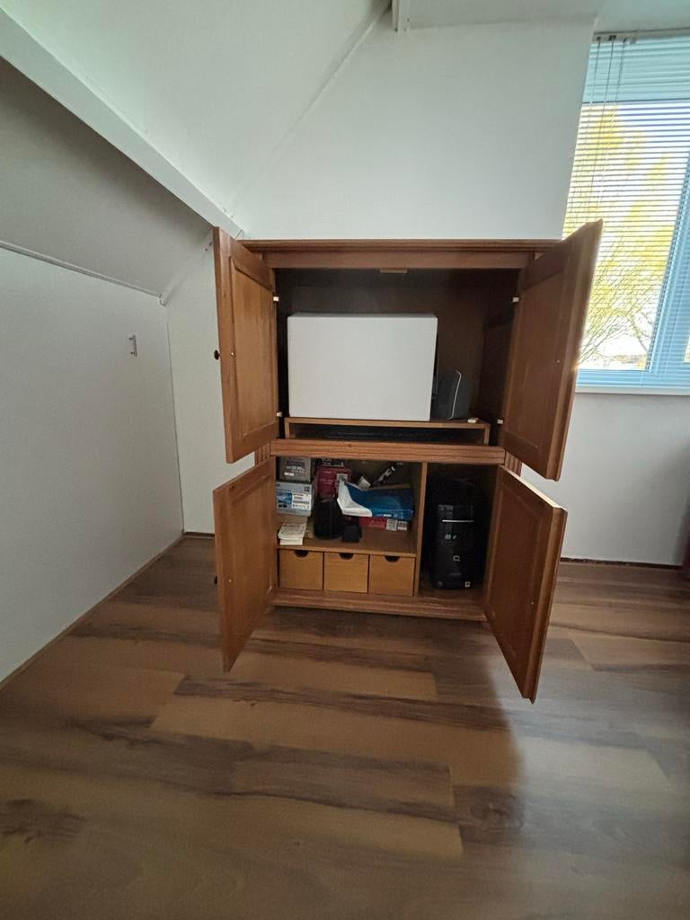 Gratis af te halen: Grenen computerkast met veel opbergruimt, Huis en Inrichting, Ophalen, Gebruikt, 70 tot 120 cm, 170 cm of meer