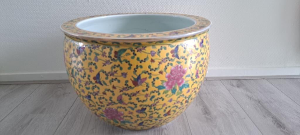 Vintage Chinees porselein bloempot. Er zijn schurende geplak, Tuin en Terras, Bloempotten, Ophalen, Rond, Overige materialen