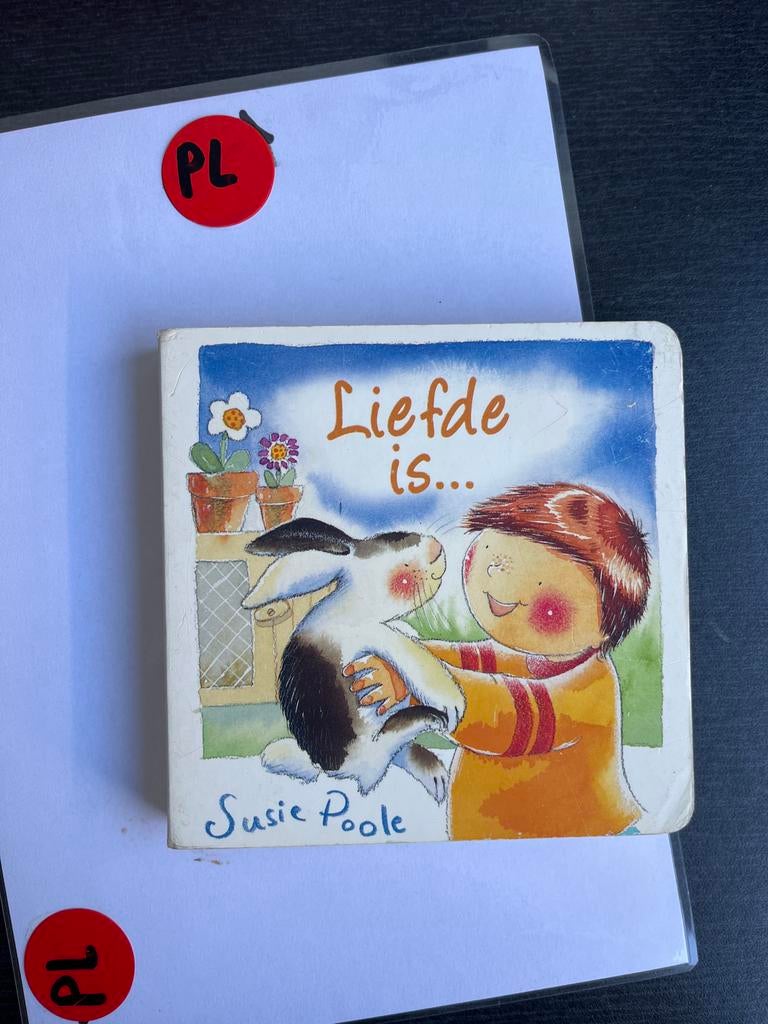 Liefde is... - Susie Poole (Kinderboekje), Ophalen of Verzenden, Zo goed als nieuw
