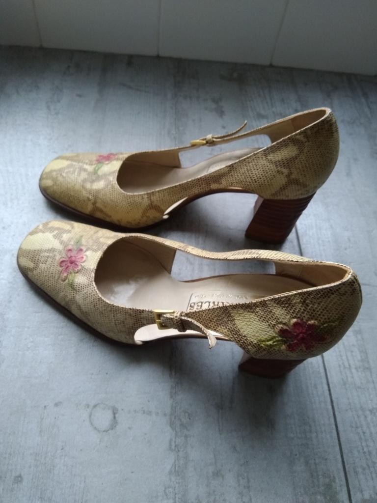 Vintage design schoenen van Charles made in Italty maat 39, "Charles, Ophalen of Verzenden, Zo goed als nieuw, Schoenen met hoge hakken