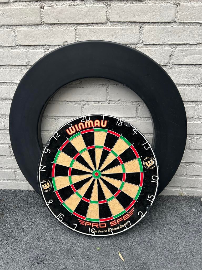 Dartbord met beschermrand - Winmau Pro SFB, Sport en Fitness, Darts, Ophalen of Verzenden, Gebruikt, Dartbord