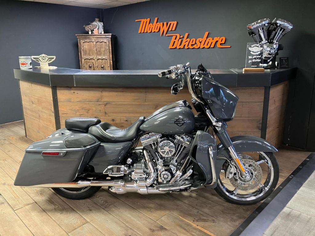 Harley Davidson FLHXSE 110Ci CVO Streetglide Gunship Grey Cr, 3700 W Juneau Ave
53208  Milwaukee, US, Info@harley-davidson.com