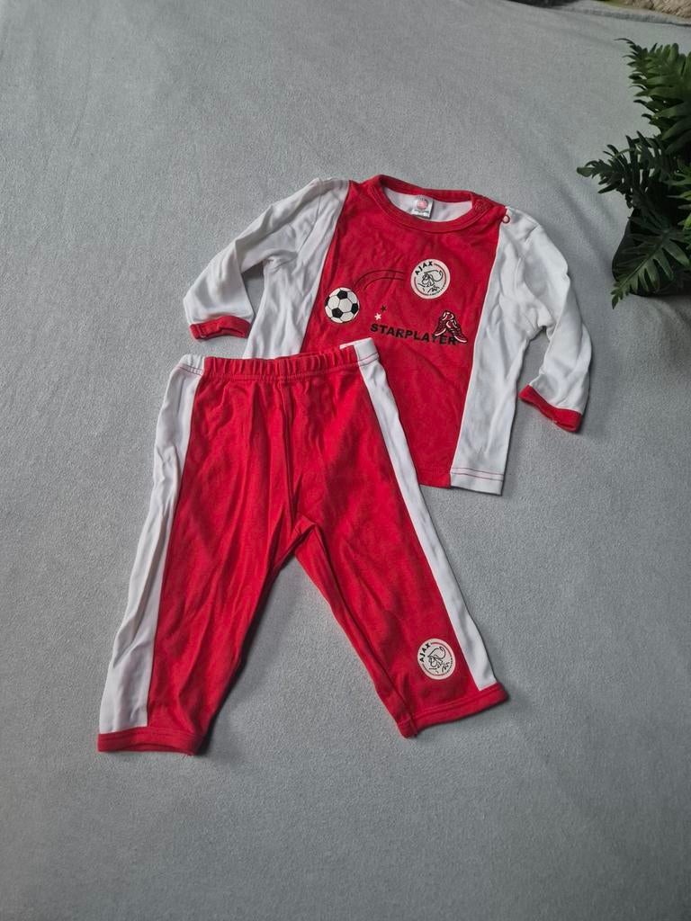 Mooie Ajax pyjama - Babykleding - Rood/Wit - Maat 62-68, Jongetje of Meisje, Ophalen of Verzenden, Zo goed als nieuw, Nacht- of Onderkleding