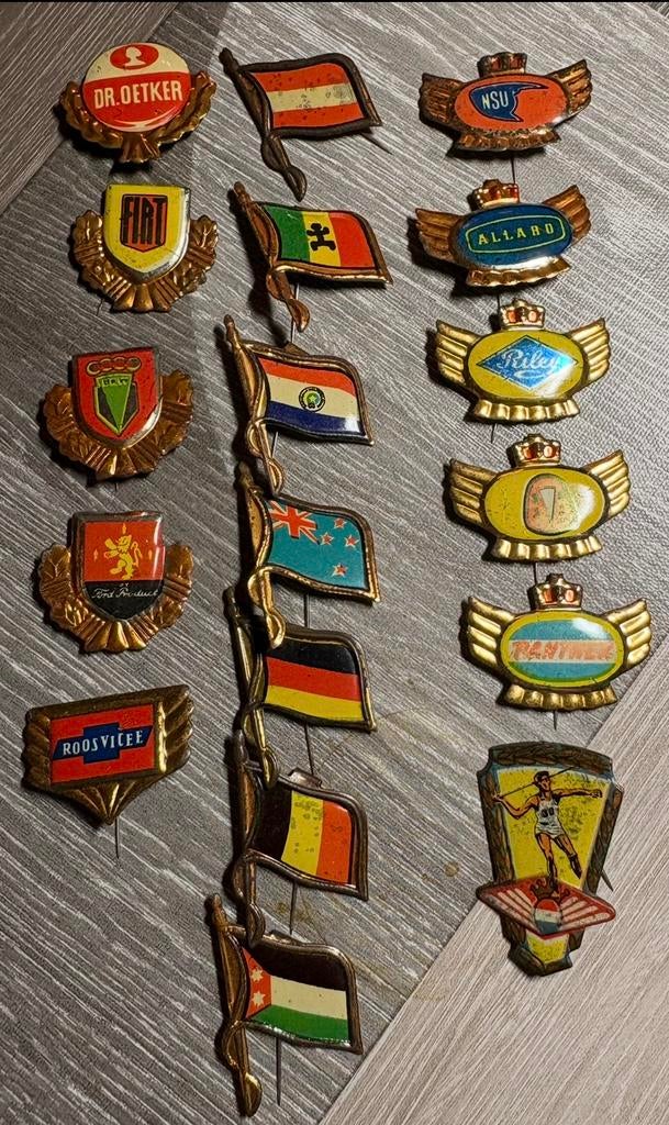 Verzameling van vintage speldjes: auto, vlaggen, Dr. Oetker, Ophalen of Verzenden, Zo goed als nieuw