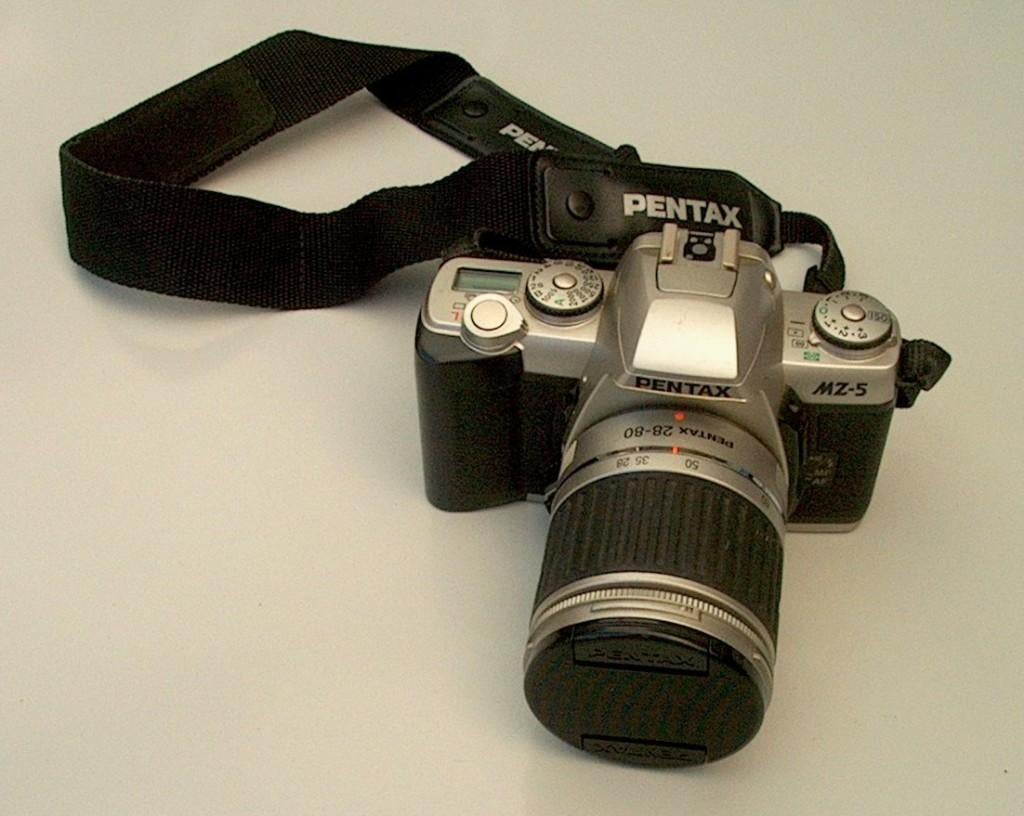Analoog camera Pentax MZ-5 met objectief ( zoom lens ), Audio, Tv en Foto, Fotocamera's Analoog, Ophalen, Gebruikt, Spiegelreflex