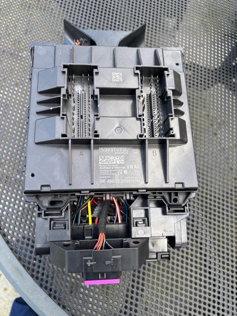 Vw up bcm ( body control module ) incl zekering kast, Ophalen of Verzenden, Nieuw, Volkswagen