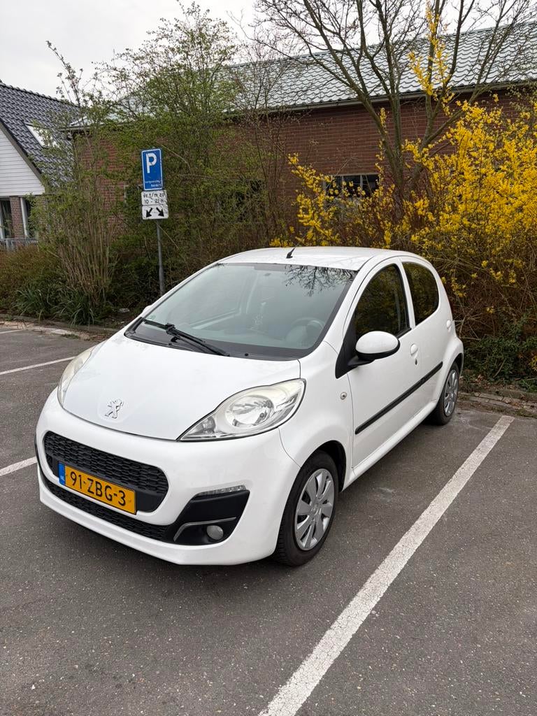 Peugeot 107 1.0 12V 5DR 2012 Wit Lpg G3, Auto's, Voorwielaandrijving, 4 stoelen, Origineel Nederlands, Handgeschakeld