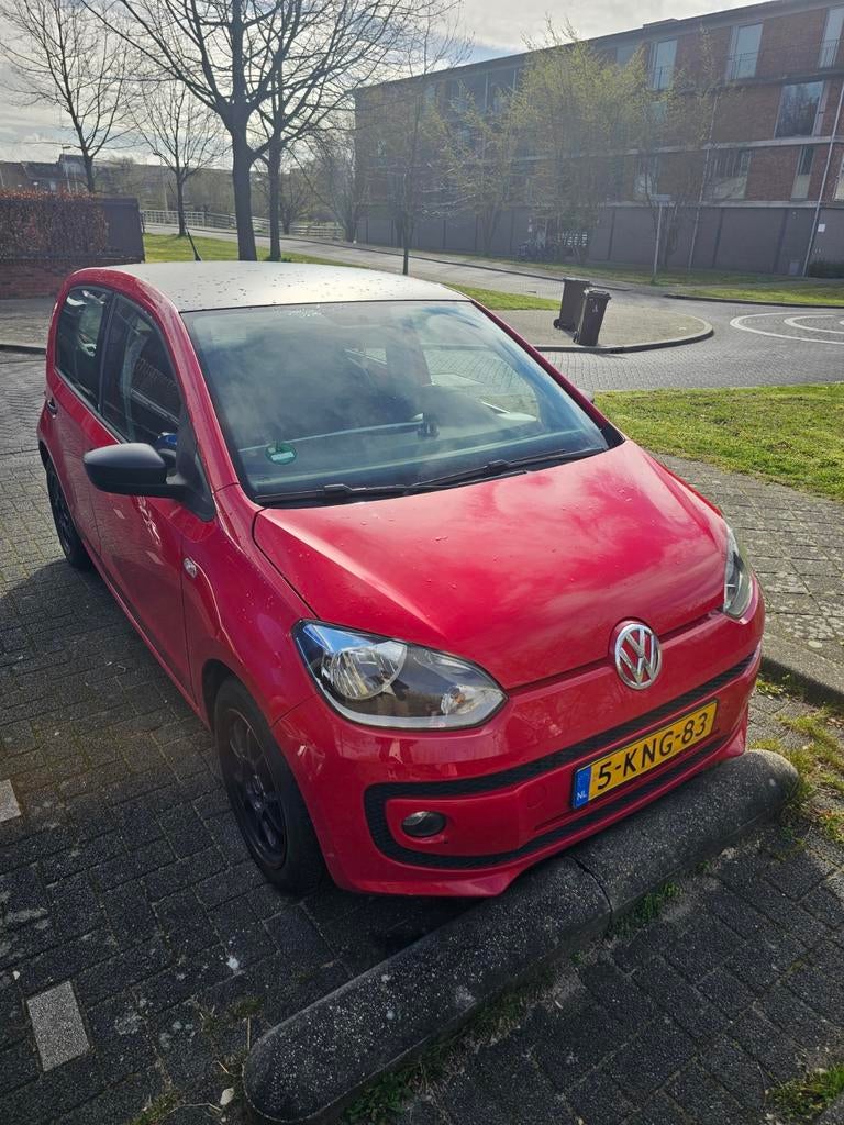 Volkswagen up! 1.0 44KW 2013 Rood, Auto's, Voorwielaandrijving, Stof, Start-stop-systeem, 840 kg