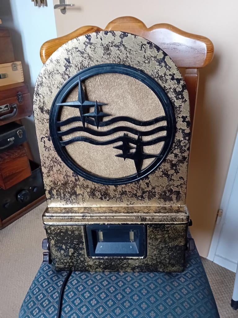 Zeer aparte Philips radiokast, Ophalen