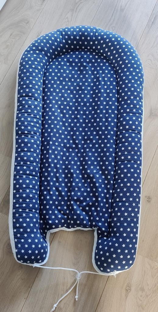 Mooi babynestje, zo goed als nieuw donkerblauw met sterren, Ophalen, Zo goed als nieuw