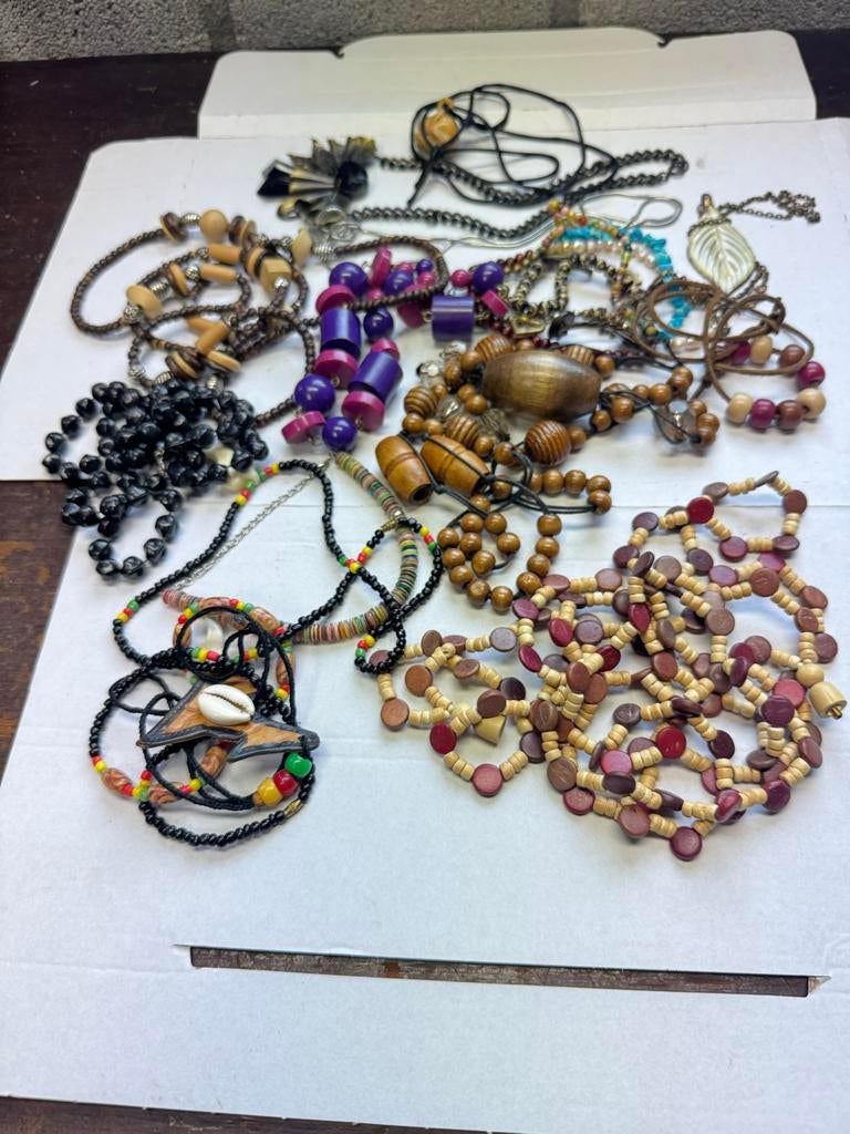 Grote partij diverse kettingen, hout, kralen, metaal, Boeken, Ophalen of Verzenden, Gelezen