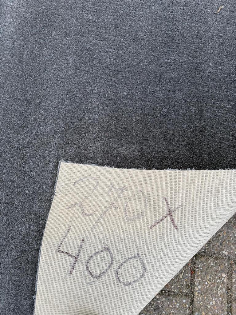 Coupon tapijt, Huis en Inrichting, Stoffering | Vloerbedekking, Ophalen of Verzenden, Minder dan 10 m², Grijs, Tapijt