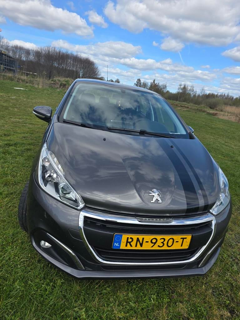 Peugeot 208 1.2 VTI 60KW/82PK 5-D 2018 Grijs, Auto's, Voorwielaandrijving, 31 €/maand, 1199 cc, 23 km/l