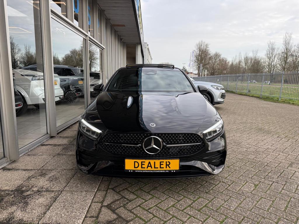 Mercedes-Benz A-klasse 200 AMG Line / PANORAMADAK / VOL VOL, Gebruikt, Leder en Stof, Adaptive Cruise Control, Bedrijf
