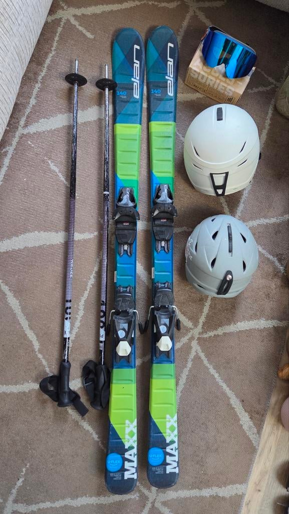 Elan ski (140cm) incl stokken, skibril en 2 helmen, Gebruikt, 100 tot 140 cm, Carve, Skiën