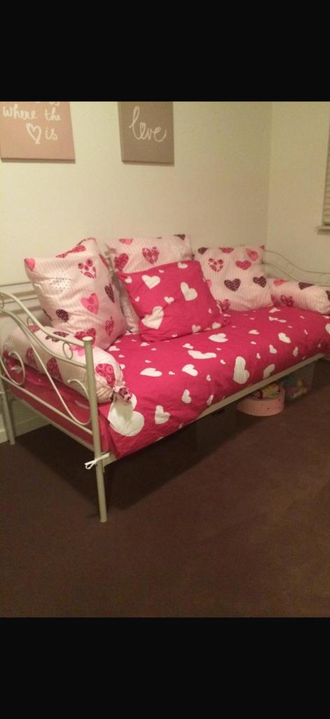 Bed 90x200, wit metaal, stevige metalen bodem, en matras, 90 cm, Eenpersoons, Wit, Ophalen of Verzenden