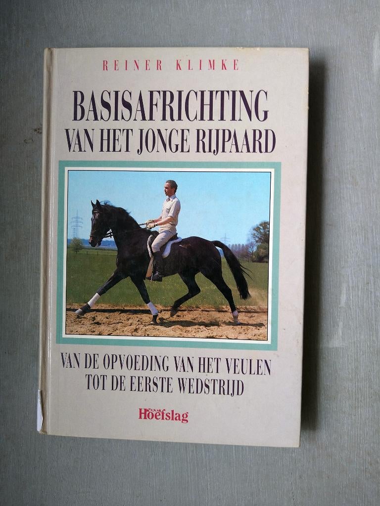 Basisafrichting van het jonge paard, Boeken, Ophalen of Verzenden, Gelezen, Paarden of Pony's