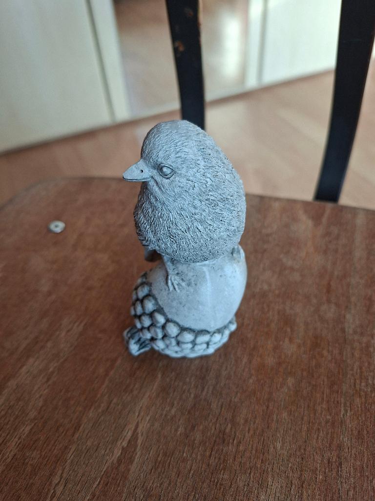 beeldje van vogel op eikel, Ophalen of Verzenden, Zo goed als nieuw, Dier