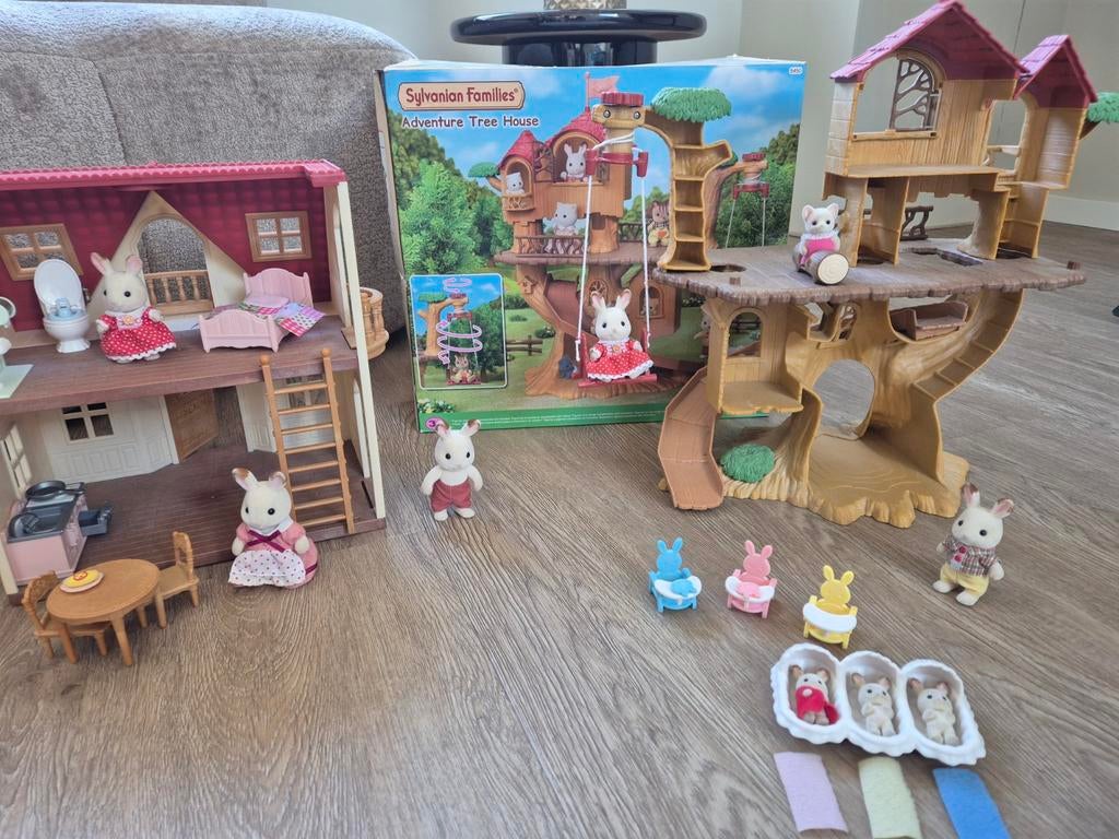 Sylvanian Families Huis en Boomhut Set met Figuren, Kinderen en Baby's, Speelgoed | Poppenhuizen, Ophalen, Zo goed als nieuw, Poppenhuis