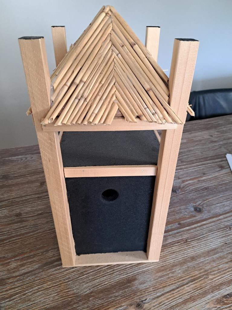 Vogelhuisje met bamboe dak, Ophalen