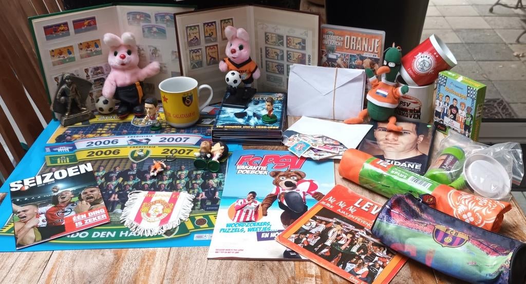 Diverse voetbal artikelen, Verzamelen, Ophalen of Verzenden, Buitenlandse clubs