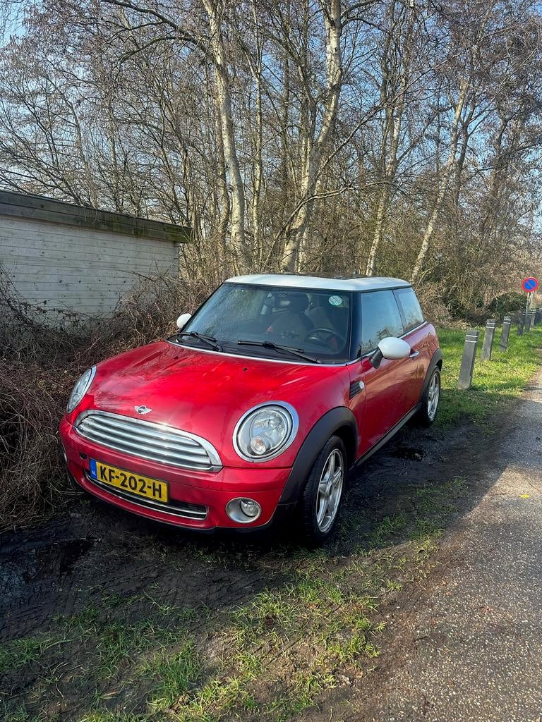 Mini 1.6 16V Cooper 88KW 2009 Rood, Auto's, Voorwielaandrijving, 750 kg, 4 cilinders, 4 stoelen