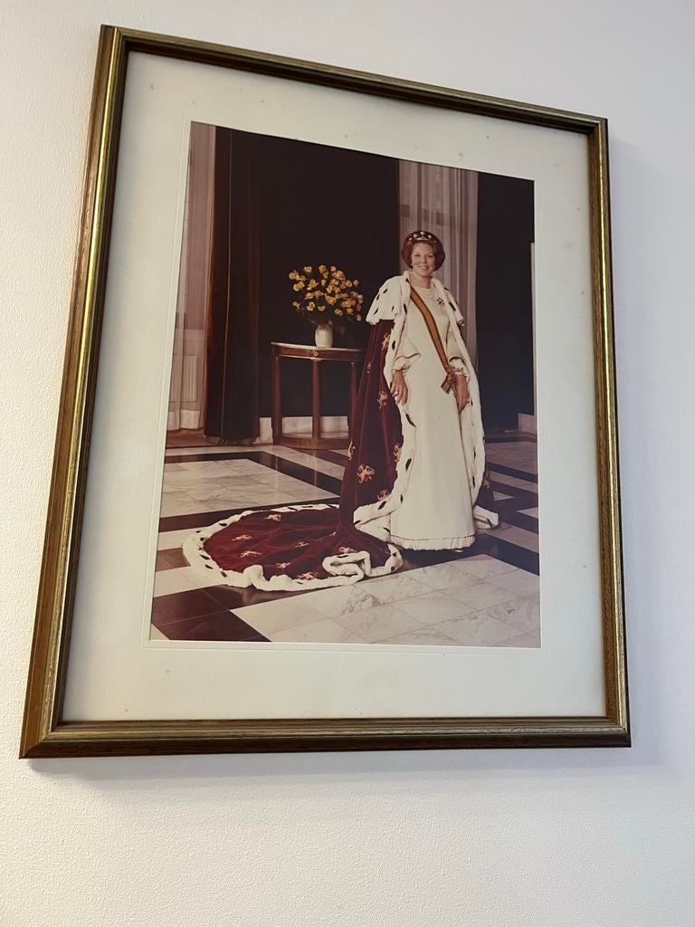 Statiefoto Beatrix in inhuldigingsgewaad, Ophalen of Verzenden, Gebruikt, Nederland, Kaart, Foto of Prent
