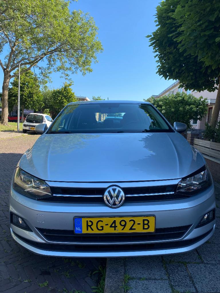 Volkswagen Polo 1.0 TSI 70KW 5D BMT  11- 2017 Grijs, Auto's, Voorwielaandrijving, 40 €/maand, Zwart, 23 km/l