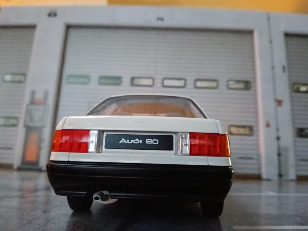 Audi 80 B3 1987 Alpine White Triple9 1:18, Ophalen of Verzenden, Zo goed als nieuw, Auto, Overige merken