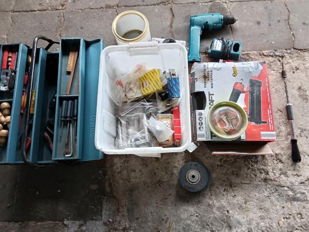 Gereedschapskist met inhoud, boormachine en nietapparaat, Ophalen of Verzenden