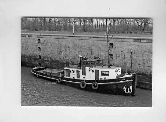 scheepvaart-foto-triton, Ophalen of Verzenden, Zo goed als nieuw, Motorboot, Boek of Tijdschrift