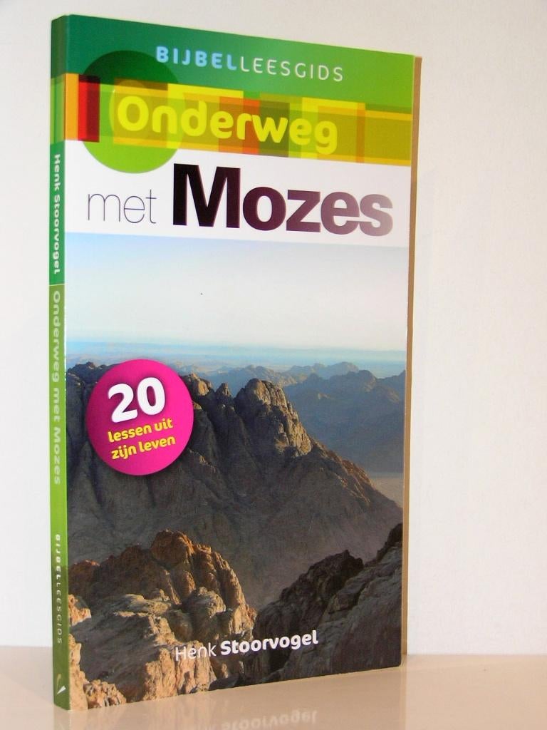 Henk Stoorvogel - Onderweg met Mozes, Boeken, Ophalen of Verzenden, Zo goed als nieuw, Christendom | Katholiek