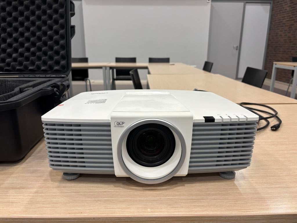 Vivitek D3331 Beamer - Projector ( incl Nanuk 945 koffer ), Ophalen of Verzenden, Gebruikt, DLP, Overige resoluties