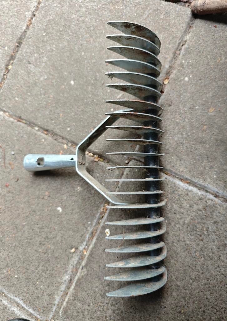 Verticuteerhark, zonder steel. Zgan

Wordt gebruikt om gazon, Tuin en Terras, Verticuteermachines, Ophalen of Verzenden, Elektrisch