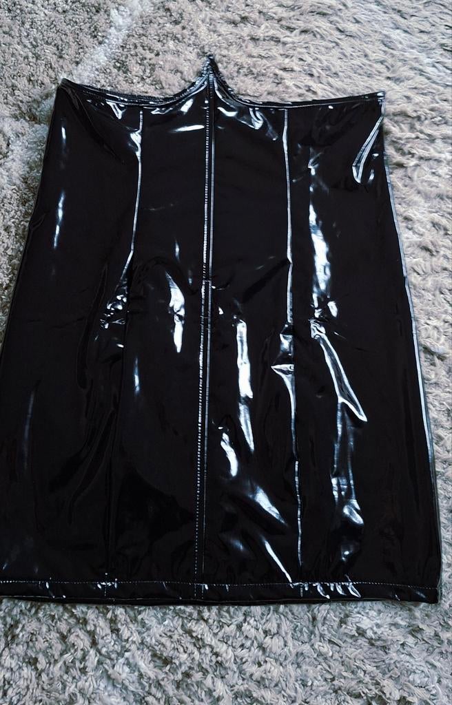 Pu lak jurkje met open decolleté maat XL - Nieuw!, Kleding | Dames, Verzenden, Zwart, Maat 46/48 (XL) of groter, Nieuw