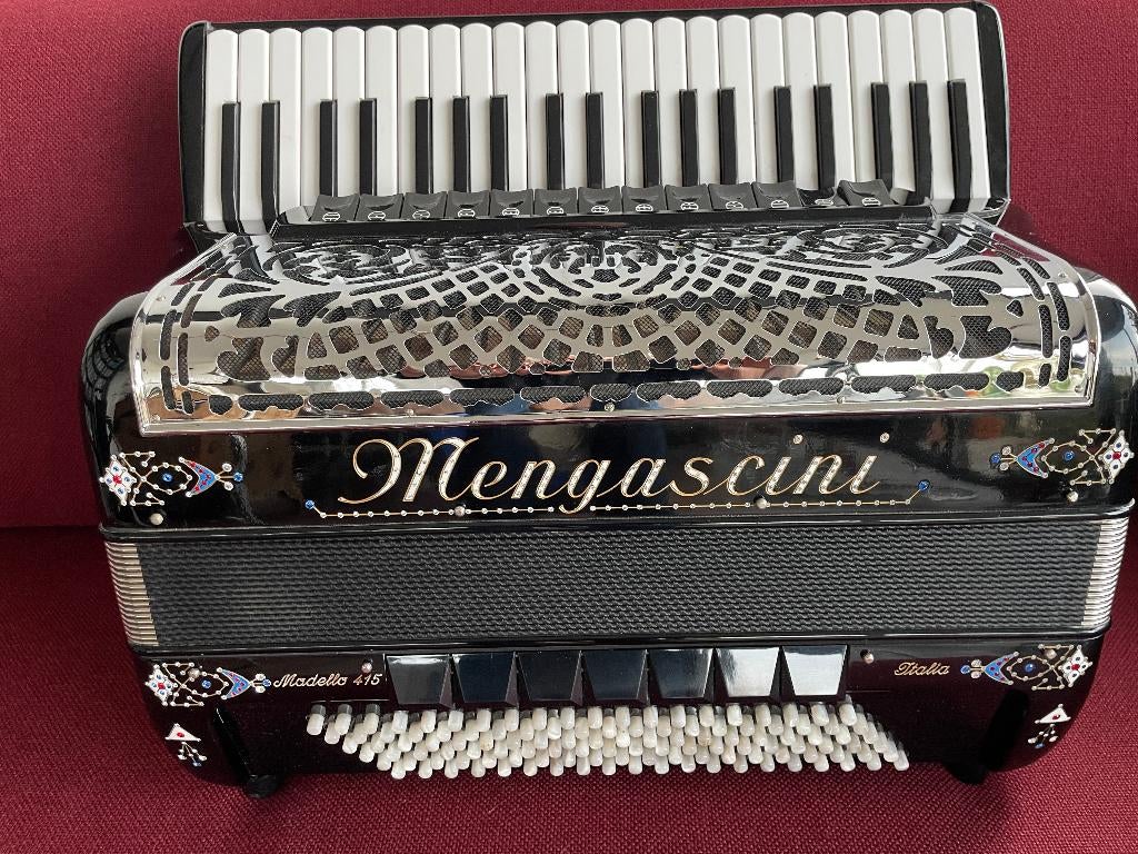 Z.g.a.n. Mengascini Modello 415.Accordeon. 5 korig. Piccolo., Muziek en Instrumenten, Accordeons, Overige merken, Met koffer, Zo goed als nieuw